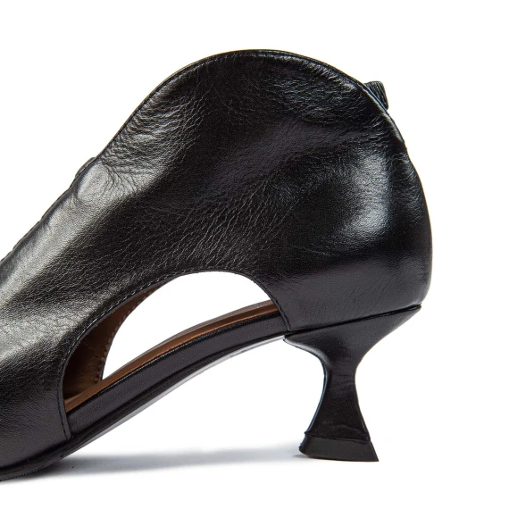 accollato con elastici in nappa nera
