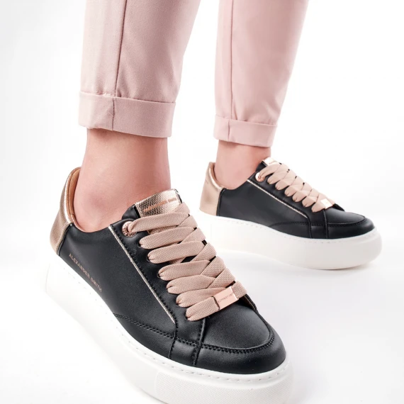Sneakers vegana nera con sperone platino rosato 