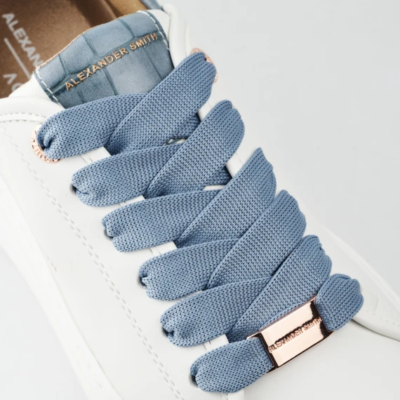 Sneakers Eco-Wembley bianca con sperone a stampa coccodrillo azzurro e lacci azzurri 