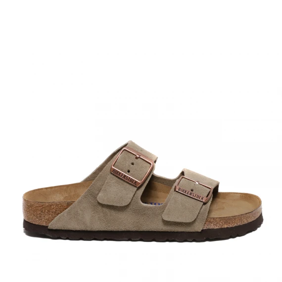 Sandalo Arizona con cinturini regolabili in suede sabbia
