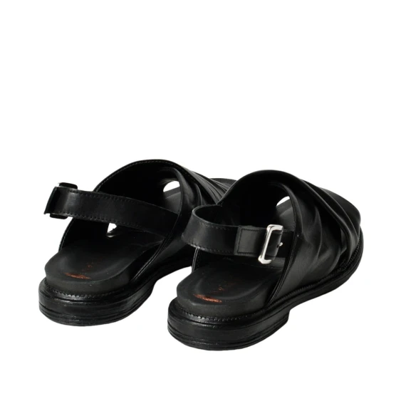 Sandalo a due fasce incrociate in morbida pelle plissè nero