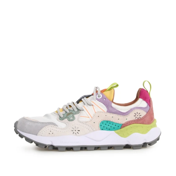 Sneakers Yamano in suede grigio e tessuto bianco con riporti gialli e lilla