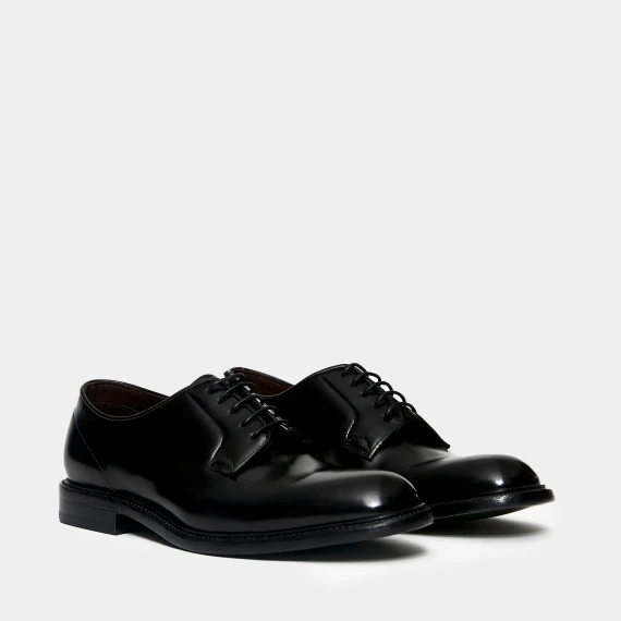 Stringata in pelle nera