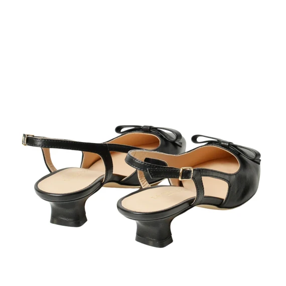 Slingback in nappa nera con nodino sullo scollo