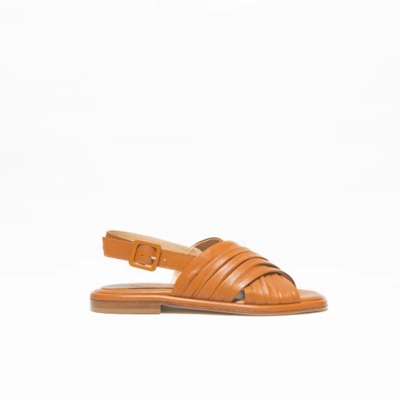 Sandalo marrone a fascioni incrociati con suola in cuoio 