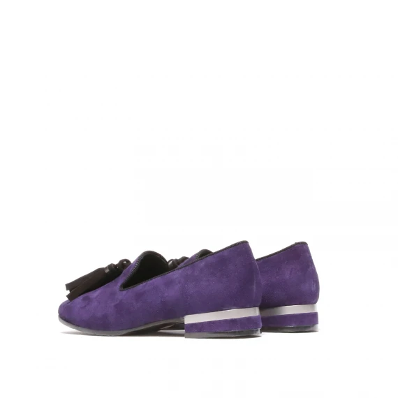 Pantofolina in suede viola con nappine nere 