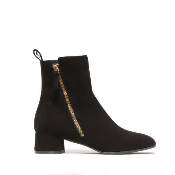 Stivaletto in suede nero