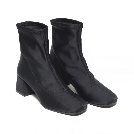 Stivaletto in tessuto elasticizzato nero