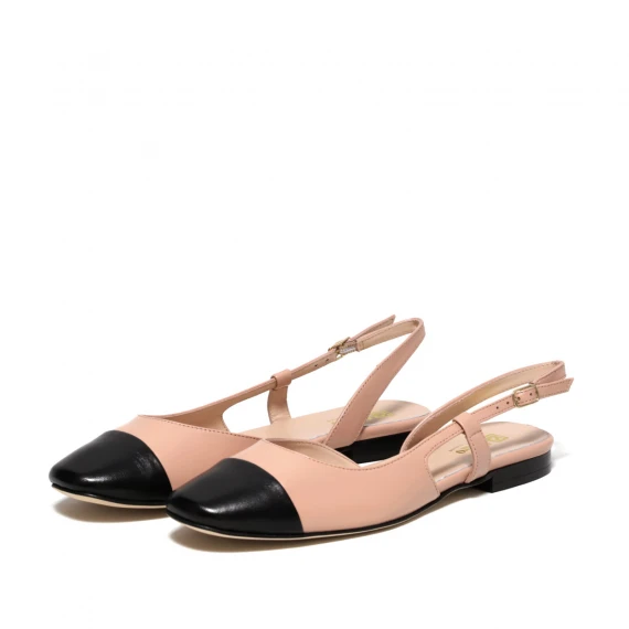 Slingback in pelle beige con punta nera 