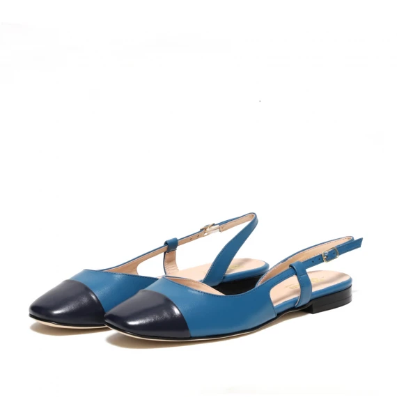 Slingback in pelle avio con punta blu 