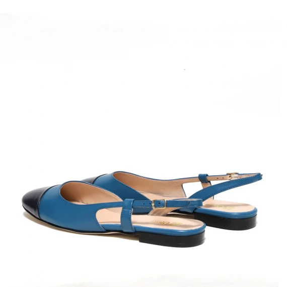 Slingback in pelle avio con punta blu 