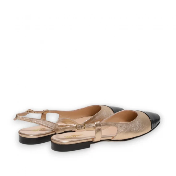 Slingback in pelle oro con punta nera 