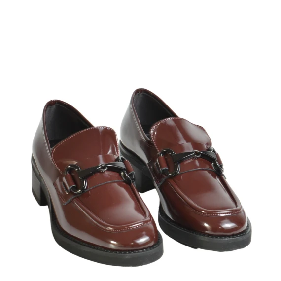Mocassino in pelle bordeaux con accessorio a staffetta