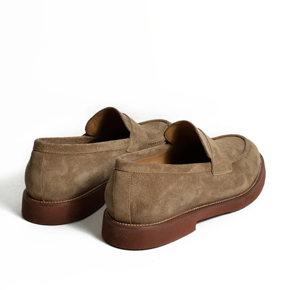 Mocassino in pelle di vitello rovesciato tabacco