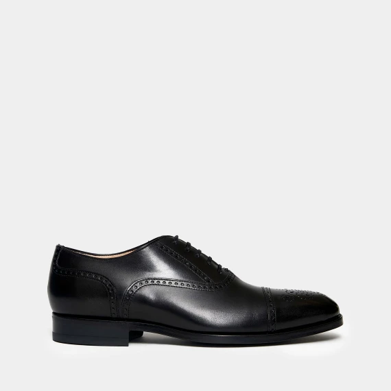 Stringata in pelle nera
