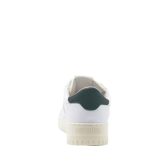 Sneakers in pelle bianca e top verde 