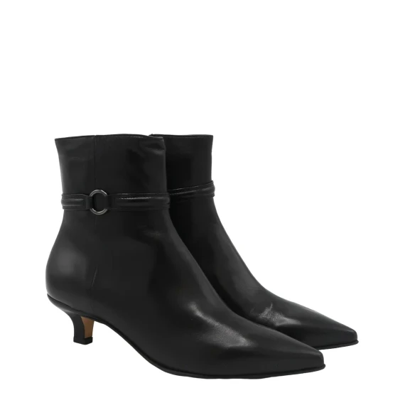 Tronchetto 4974 in pelle nera 