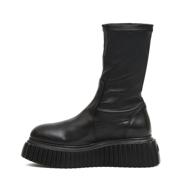 stivaletto stretch nera e suola in gomma a righe